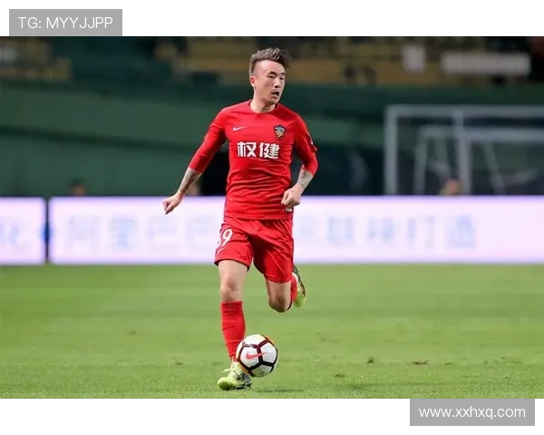 富力与权健激战回顾精彩集锦展现足球魅力与团队精神