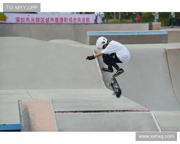 滑板战术解析：深圳滑板队如何构建高效区域防守体系